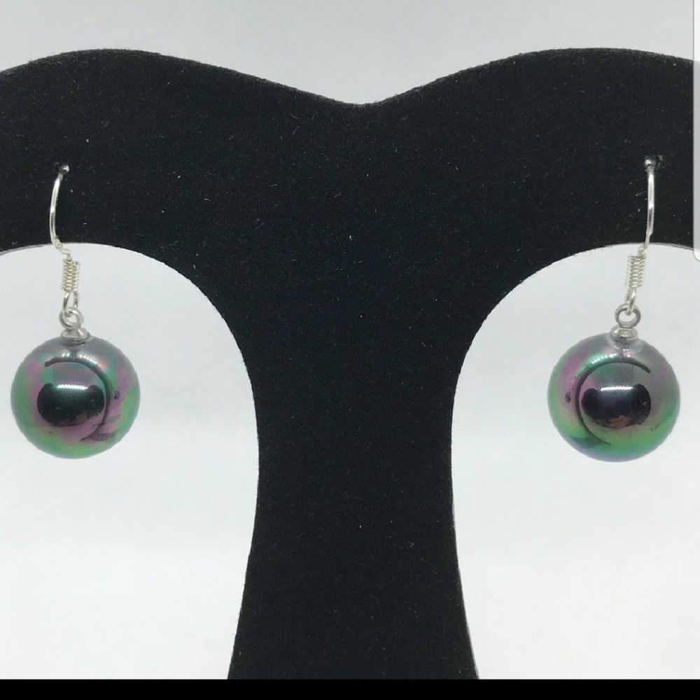 Genuine Tahitian shell pearl dangle earrings
